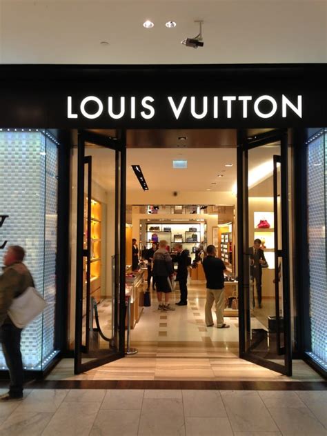 louis vuitton fashion show mall|louis vuitton store locator.